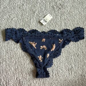 Aerie Velvet Lace Holiday Thong, size M.